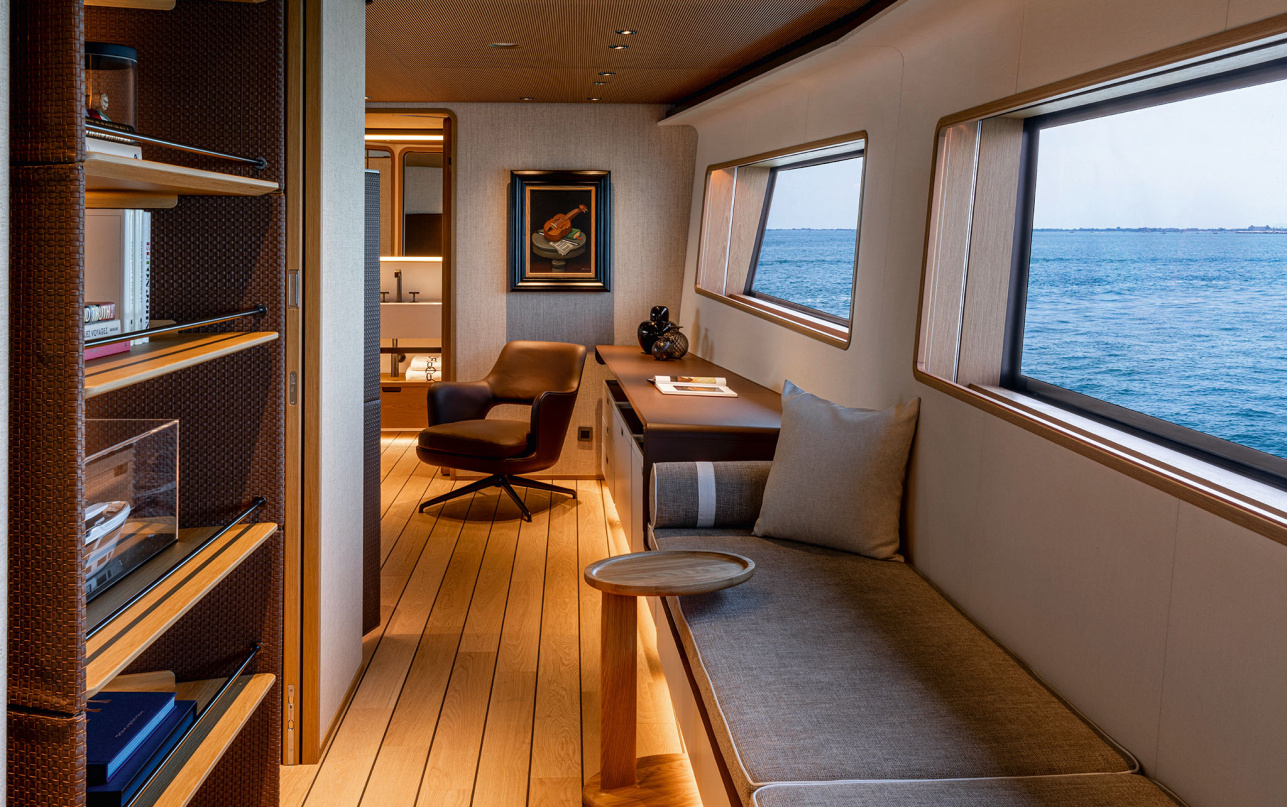 Яхта Custom Line Navetta 38 фото 2.11