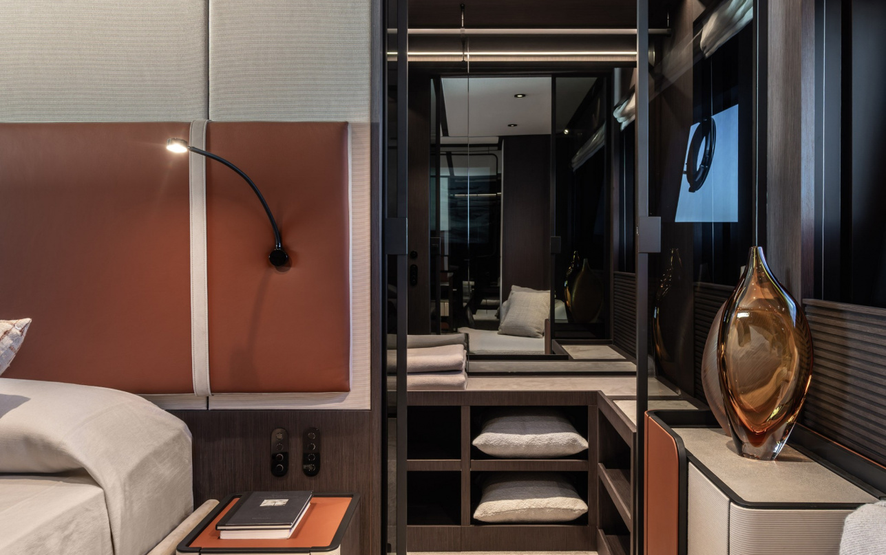 Яхта Ferretti Yachts 800 фото 2.22