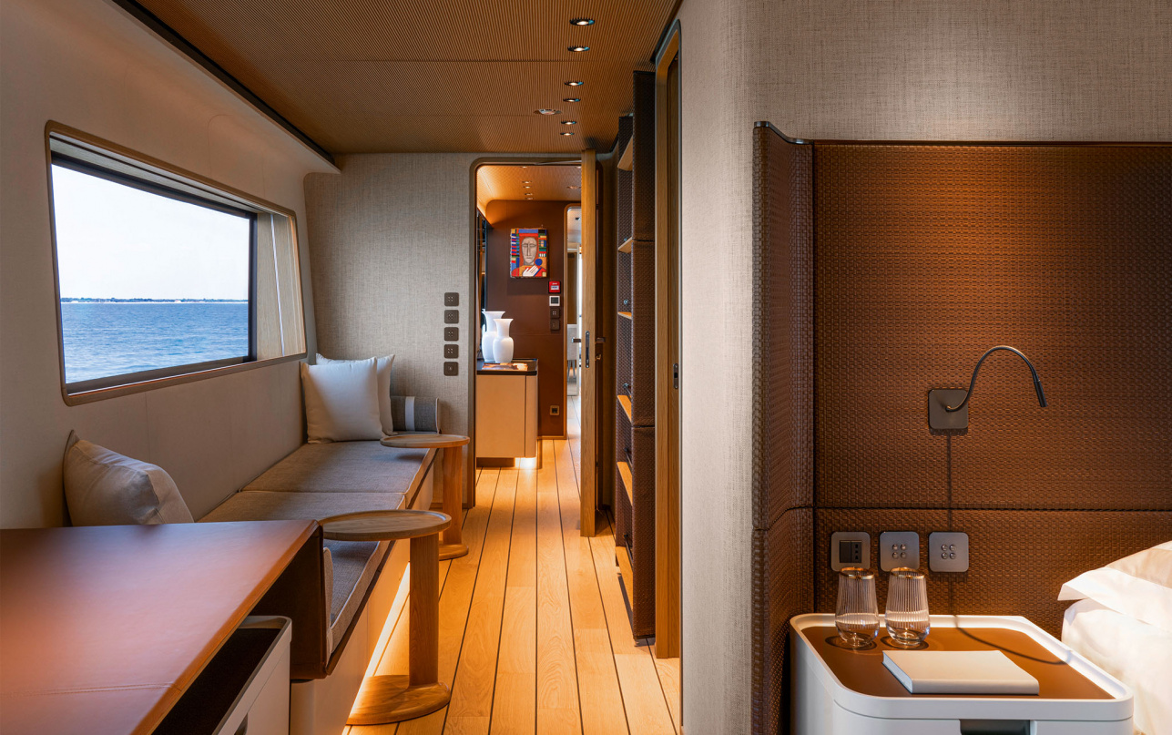 Яхта Custom Line Navetta 38 фото 2.15