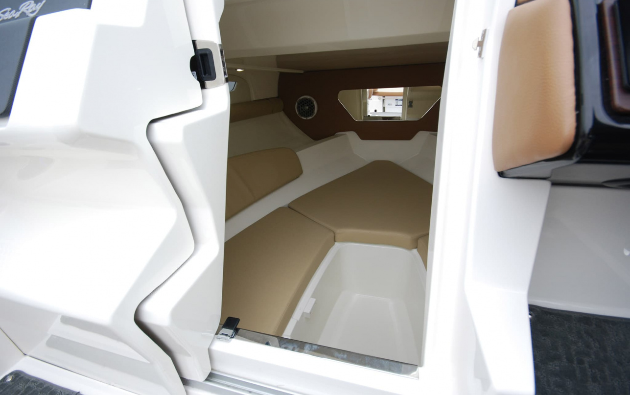 Катер Sea Ray 230 SunSport / 5 фото 1.5