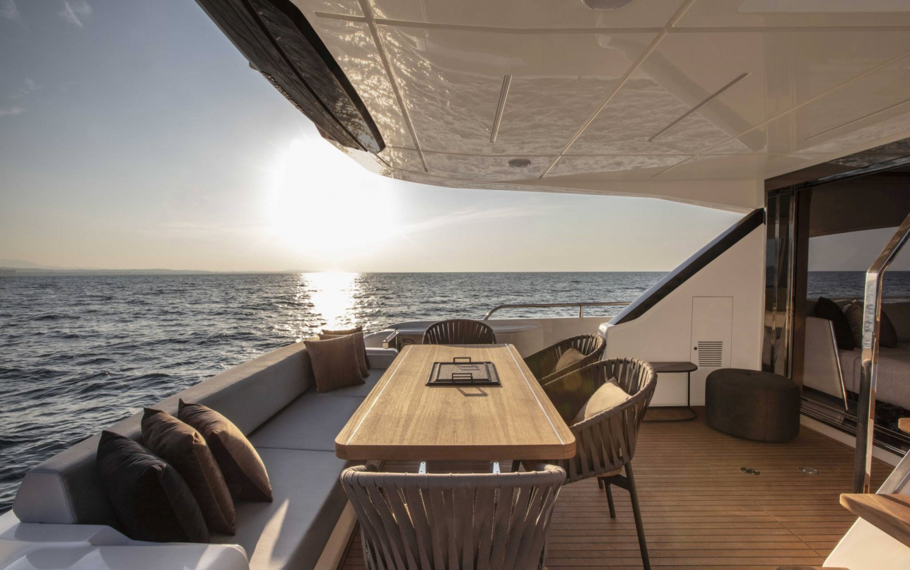 Яхта Ferretti Yachts 720 фото 2.1