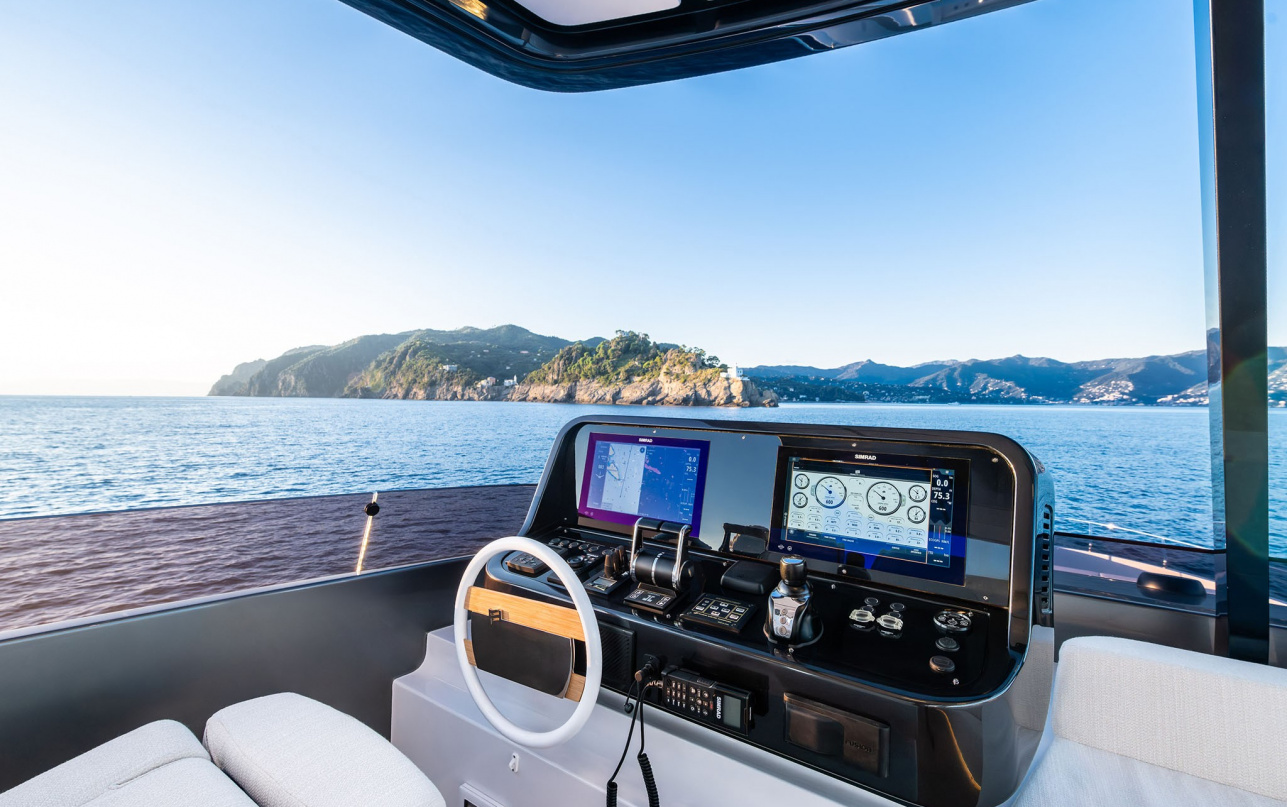 Яхта Ferretti Yachts 800 фото 2.4