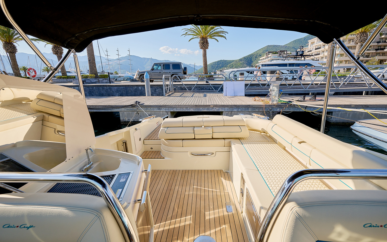 Катер Chris-Craft Launch 31GT фото 2.9