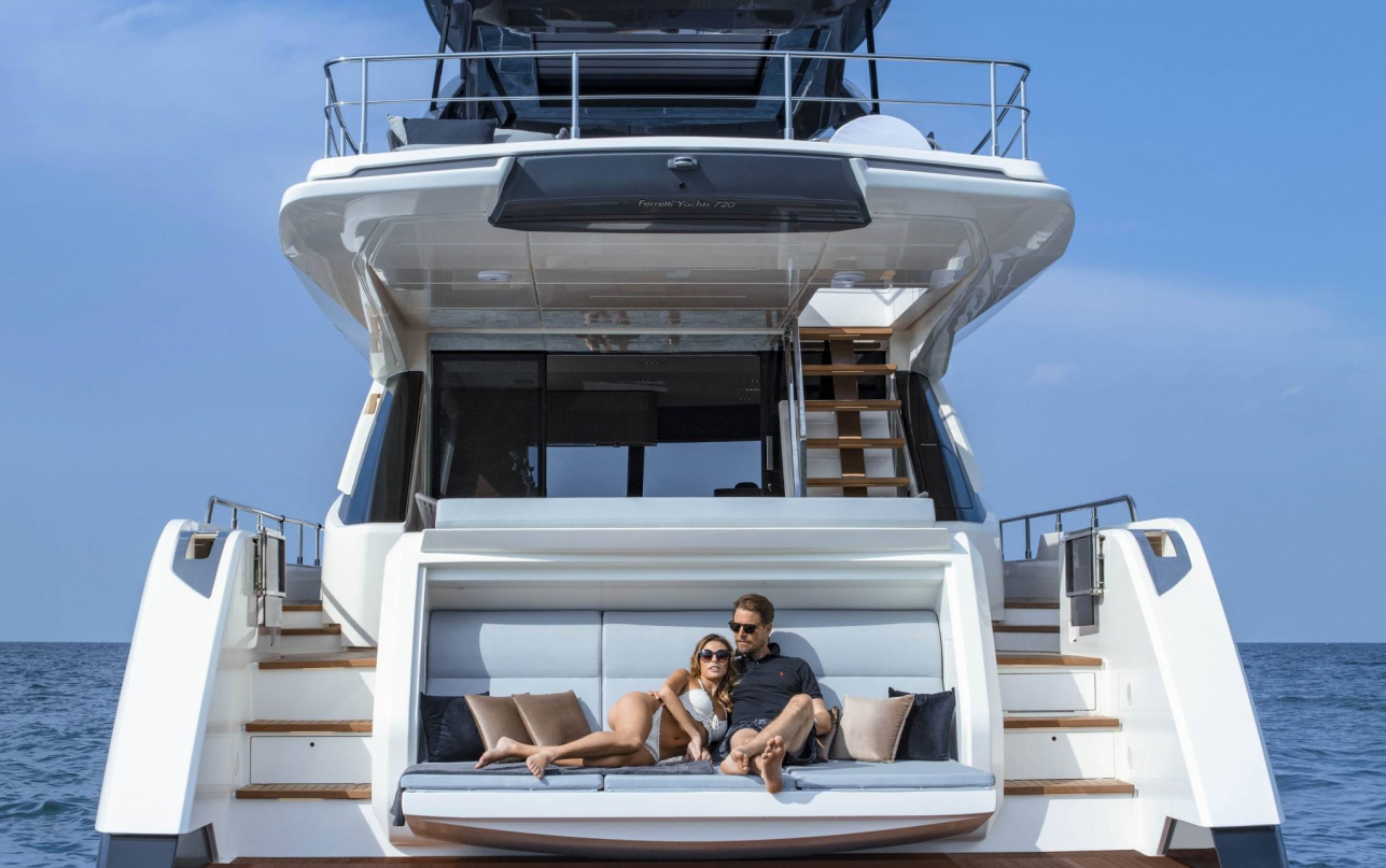 Яхта Ferretti Yachts 720 фото 1.23