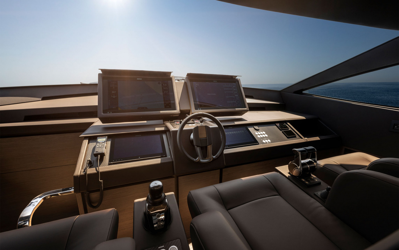 Яхта Pershing 8x фото 2.6