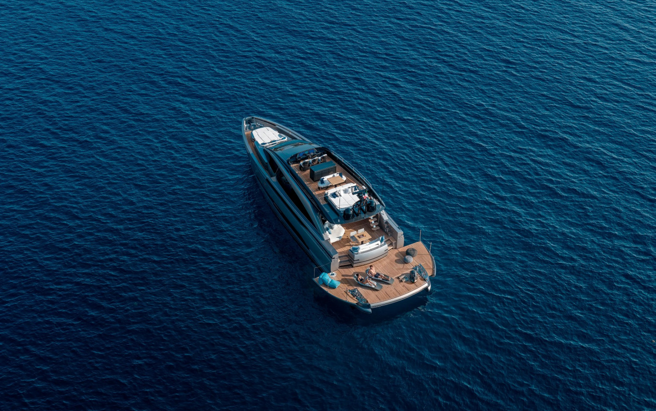 Яхта Pershing GTX80 фото 1.5