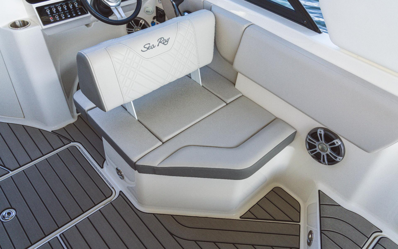Катер Sea Ray 230 SDX OB фото 1.4