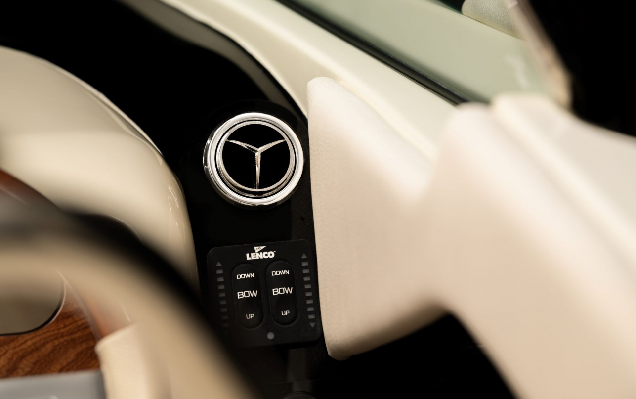 Катер Chris-Craft Launch 31 GT SURF фото 1.8