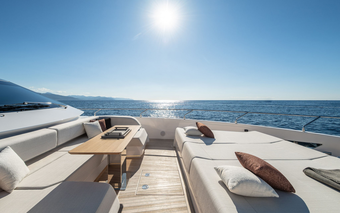 Яхта Ferretti Yachts 800 фото 2.6