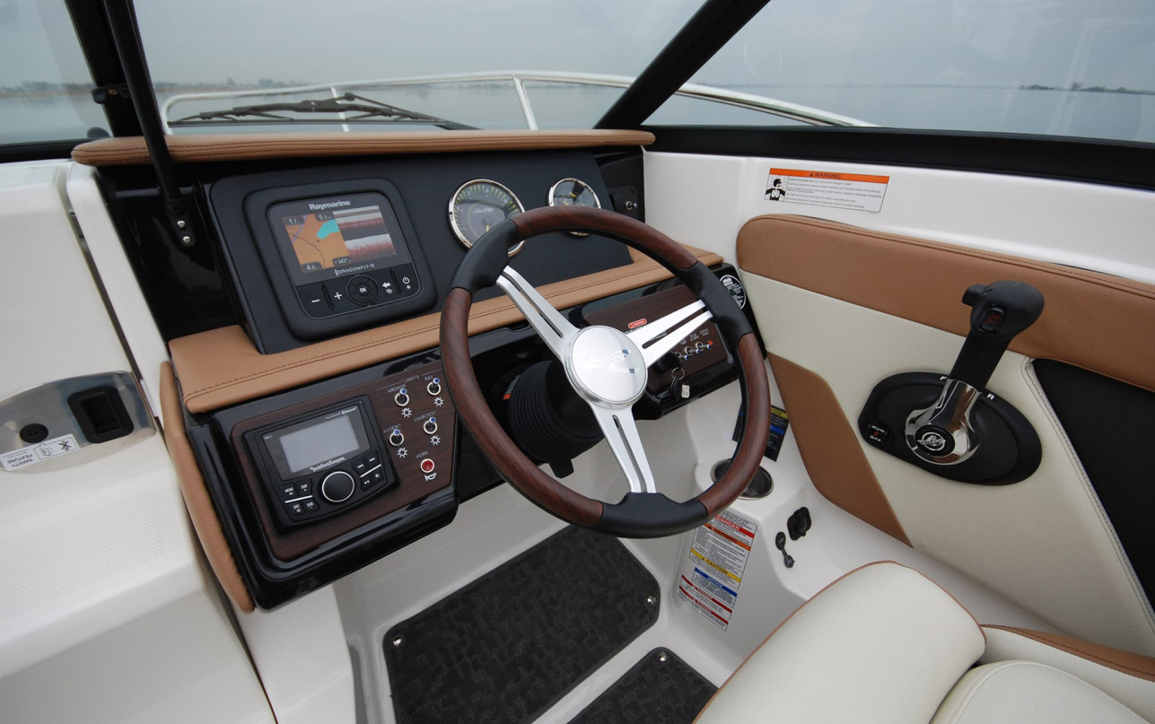 Катер Sea Ray 230 SunSport / 5 фото 1.2