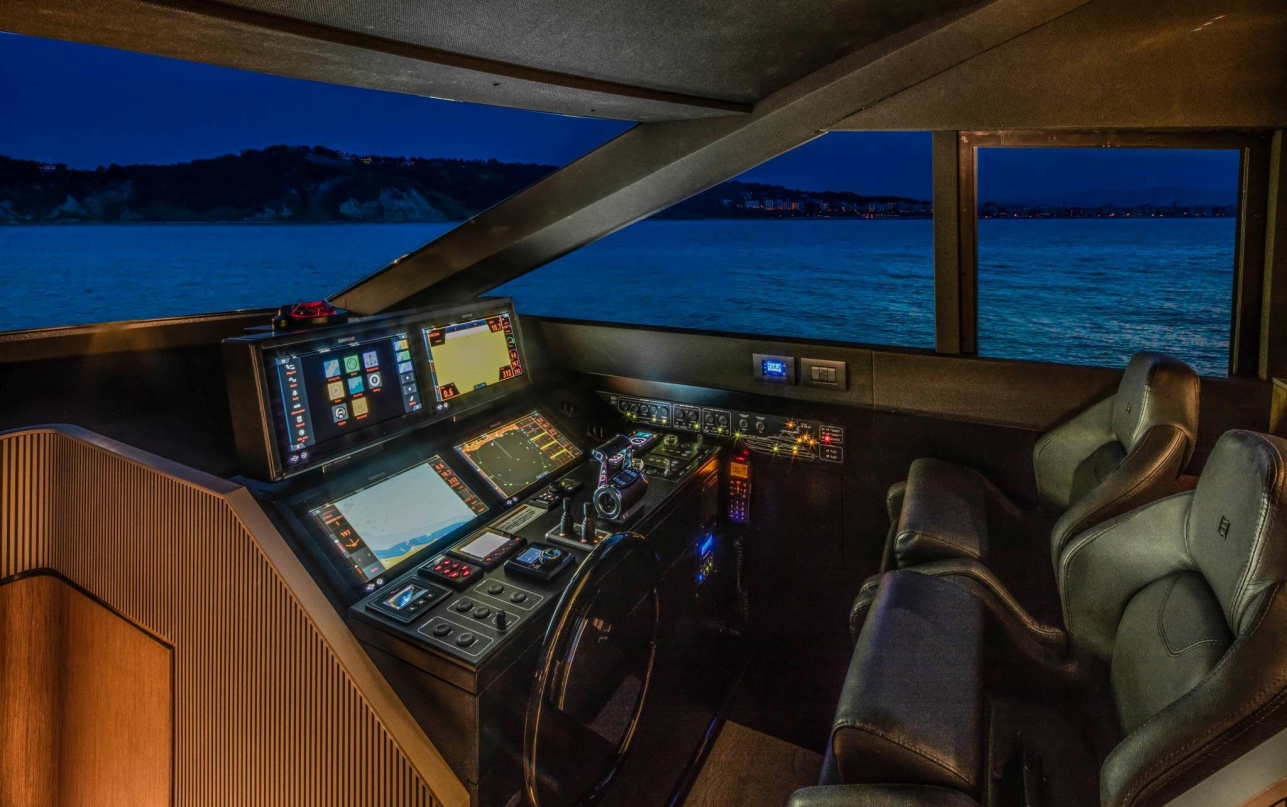 Яхта Ferretti Yachts 720 фото 2.11