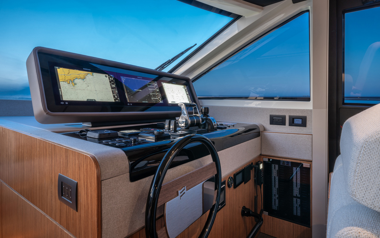 Яхта Ferretti Yachts 670 фото 2.6