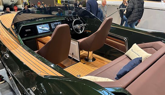 Frauscher x Porsche 850 Fantom 