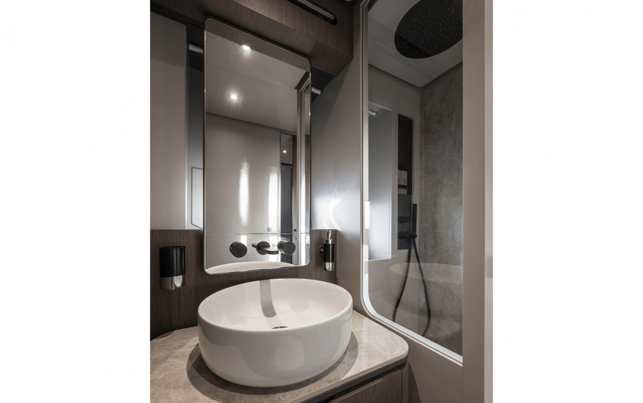 Яхта Ferretti Yachts 720 New фото 2.12