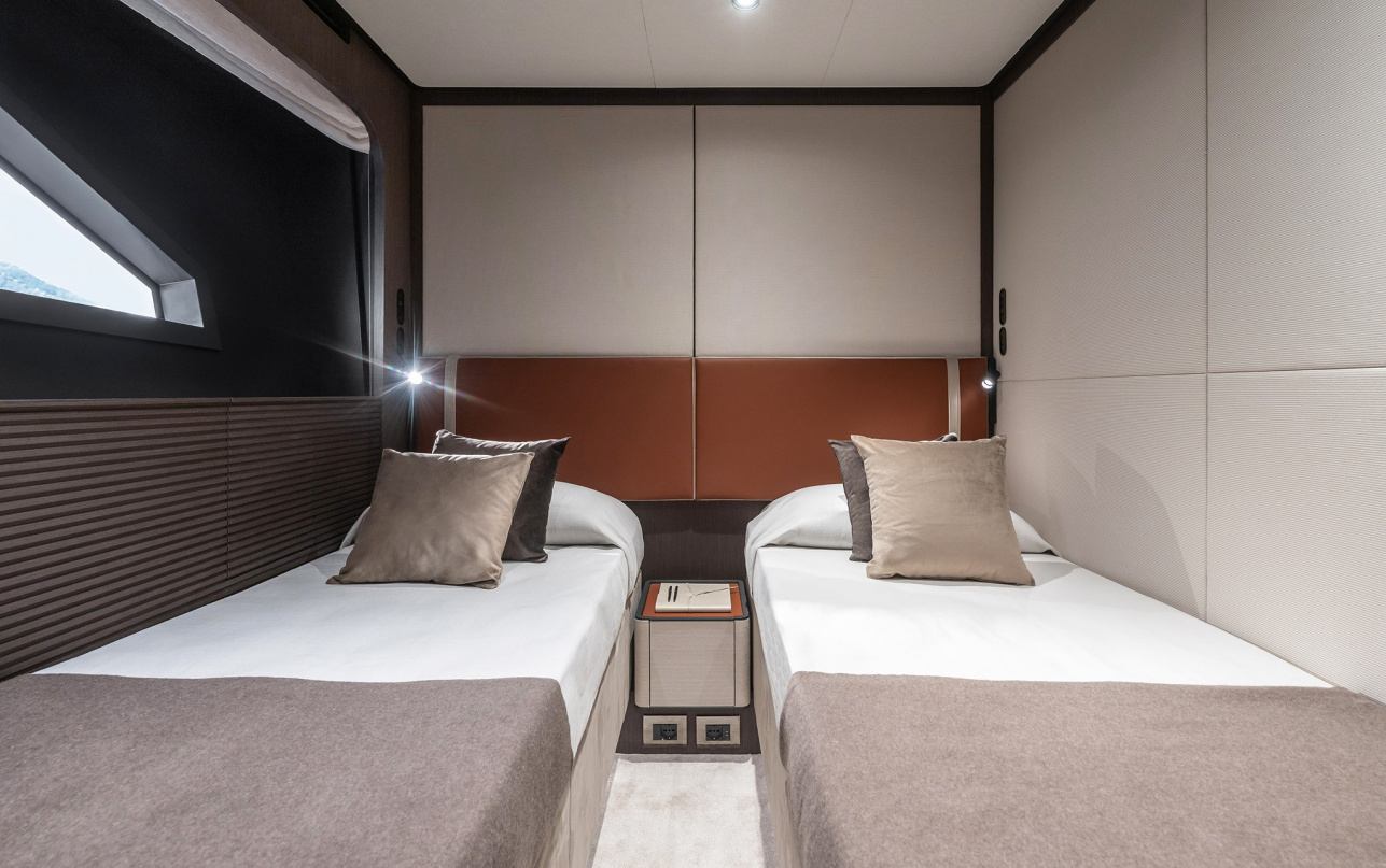 Яхта Ferretti Yachts 800 фото 2.32