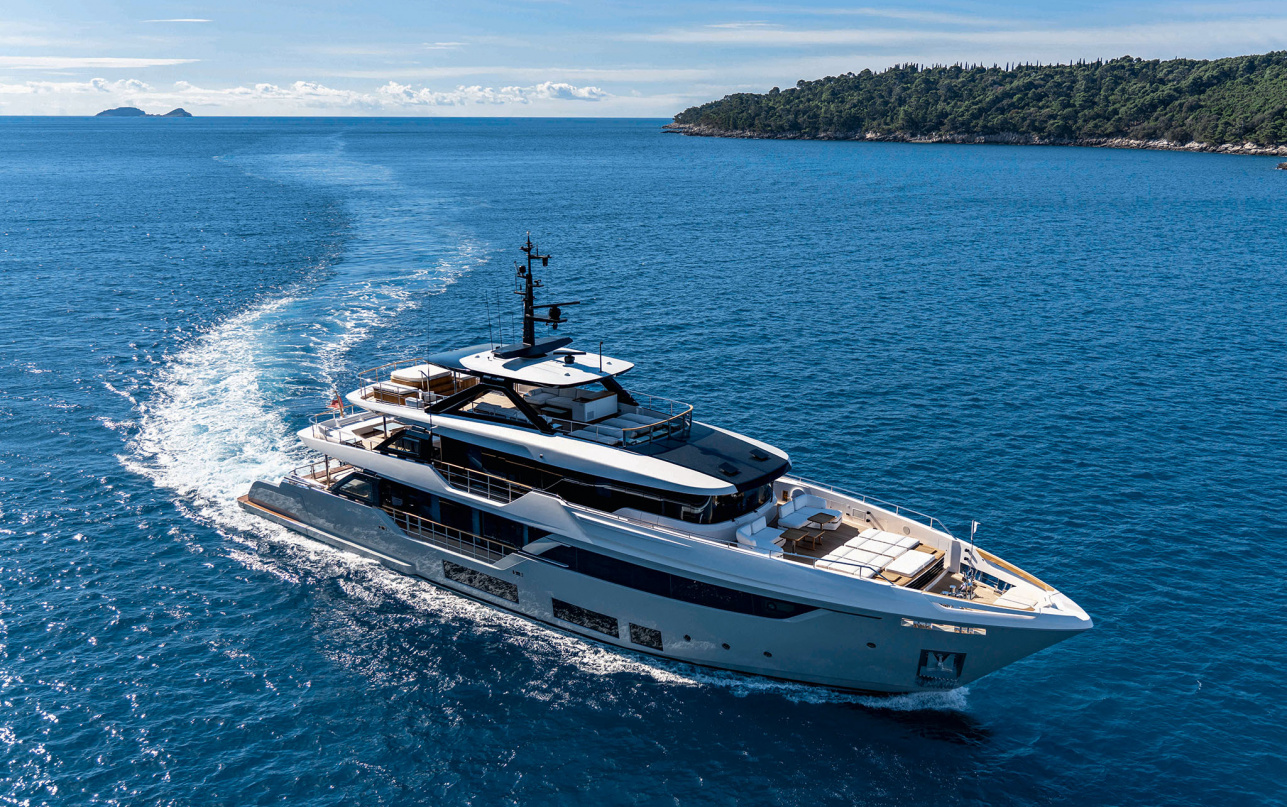 Яхта Custom Line Navetta 38 фото 1.3