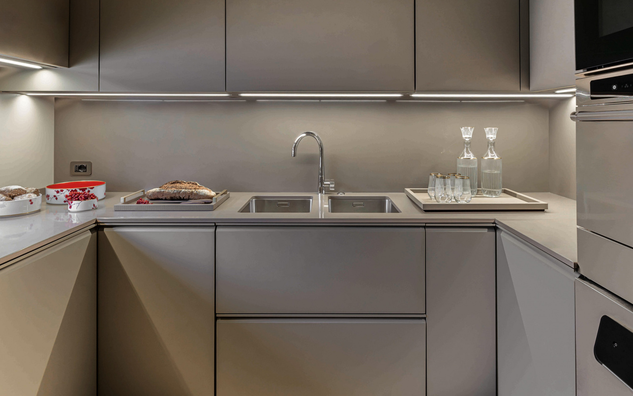 Яхта Custom Line Navetta 38 фото 2.42