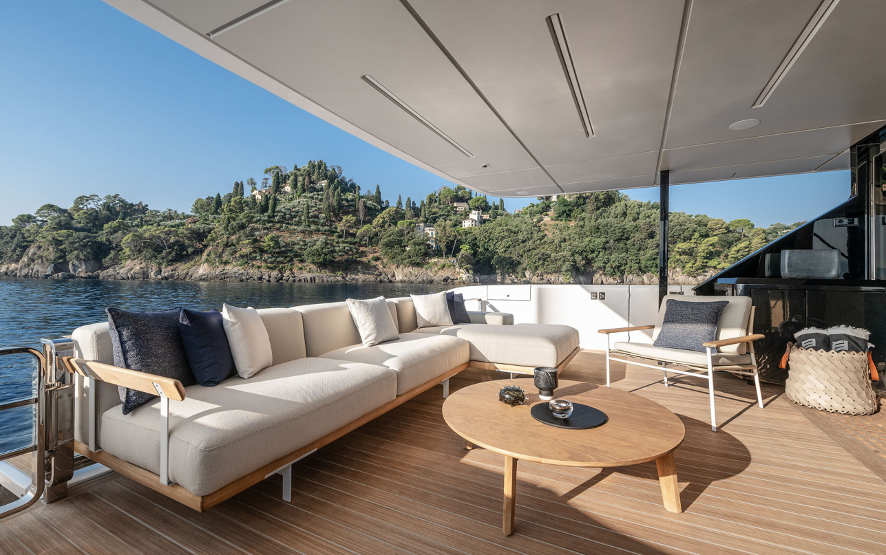 Яхта Ferretti Yachts INFYNITO 80 New фото 1.10