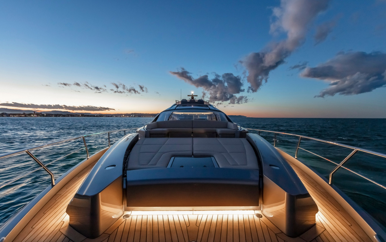 Яхта Pershing 8x фото 1.30