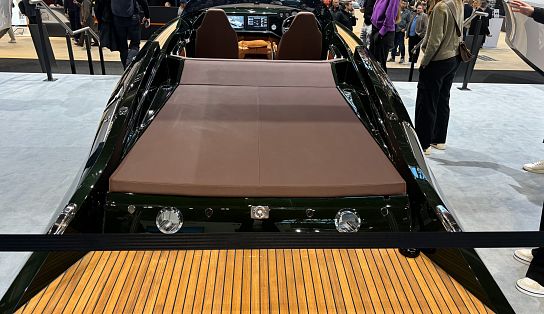 Frauscher x Porsche 850 Fantom 