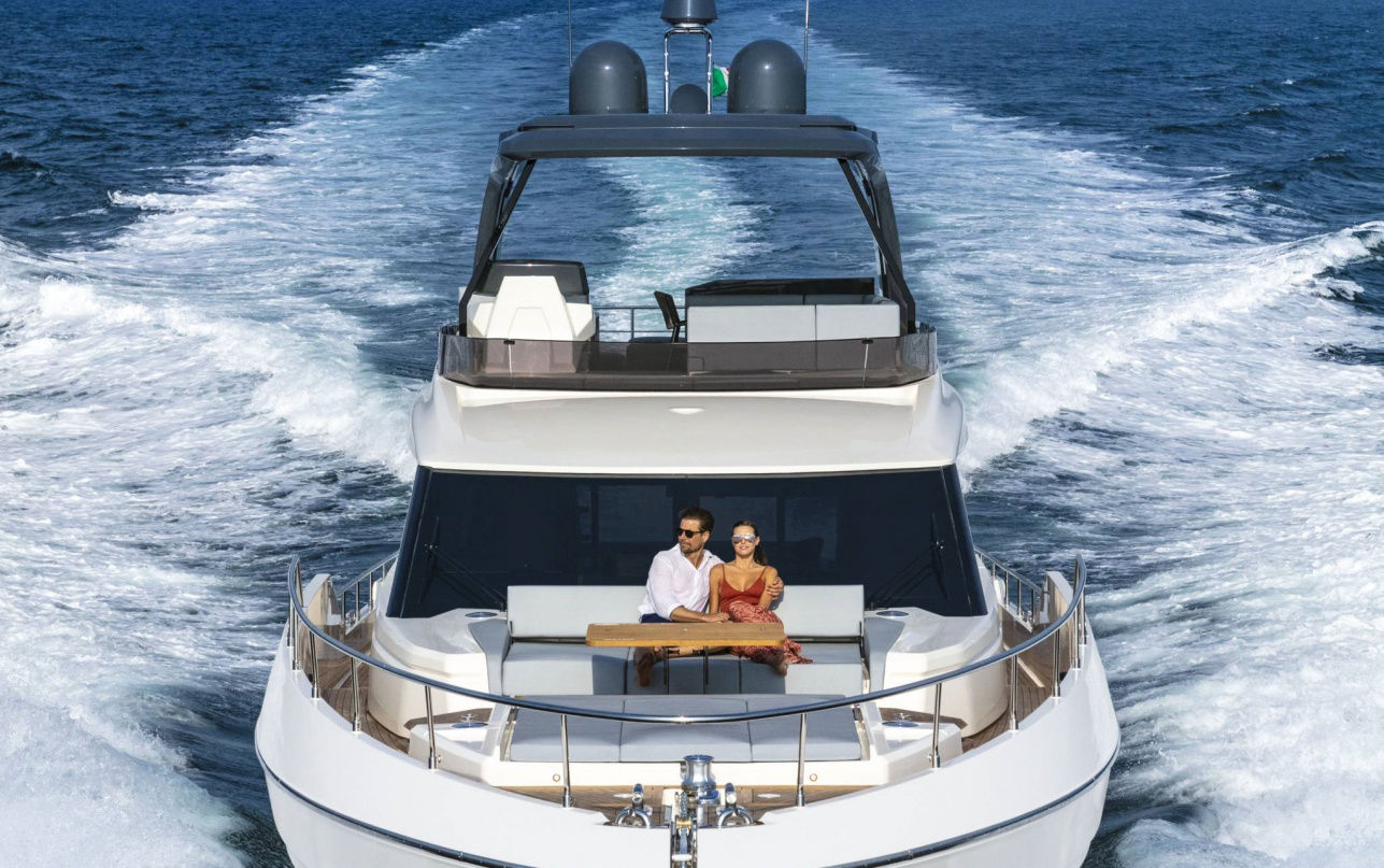 Яхта Ferretti Yachts 720 фото 1.4