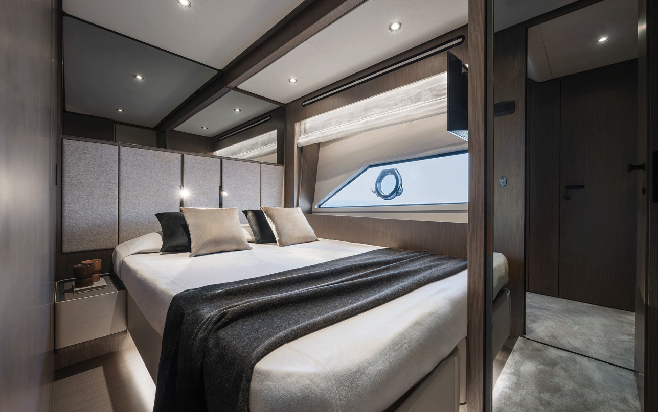 Яхта Ferretti Yachts 720 New фото 2.11