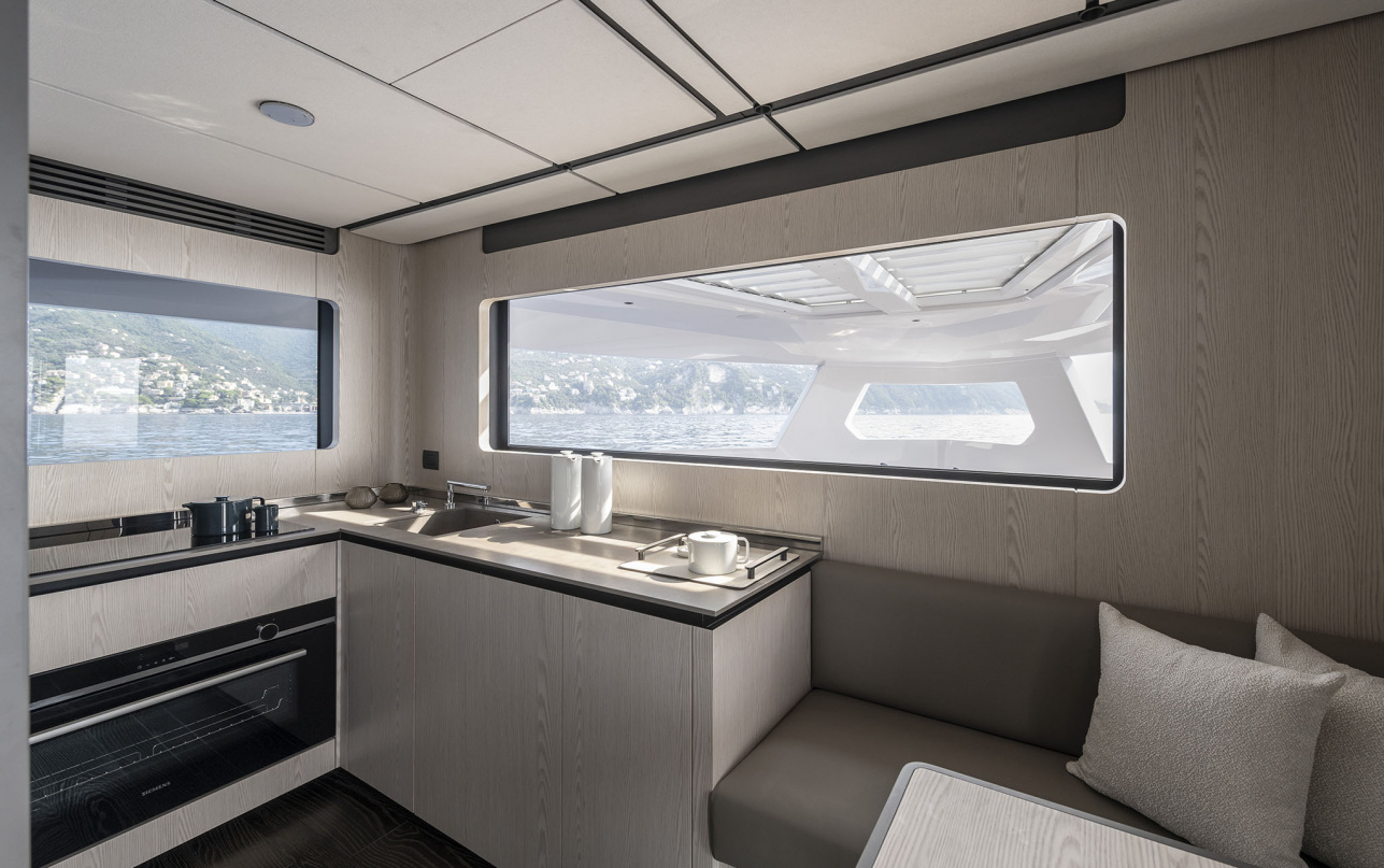 Яхта Ferretti Yachts INFYNITO 80 New фото 2.19