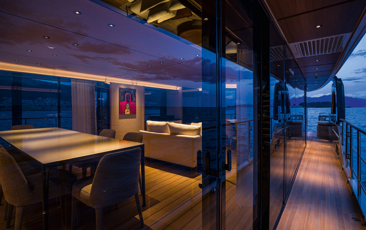 Яхта Custom Line Navetta 38 фото 2.45