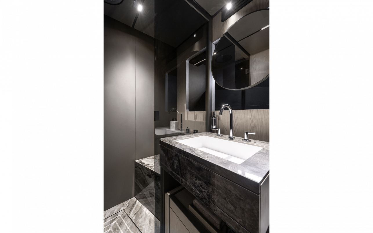 Яхта Ferretti Yachts INFYNITO 80 New фото 2.10