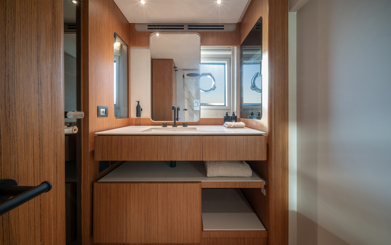 Яхта Ferretti Yachts 670 фото 2.5