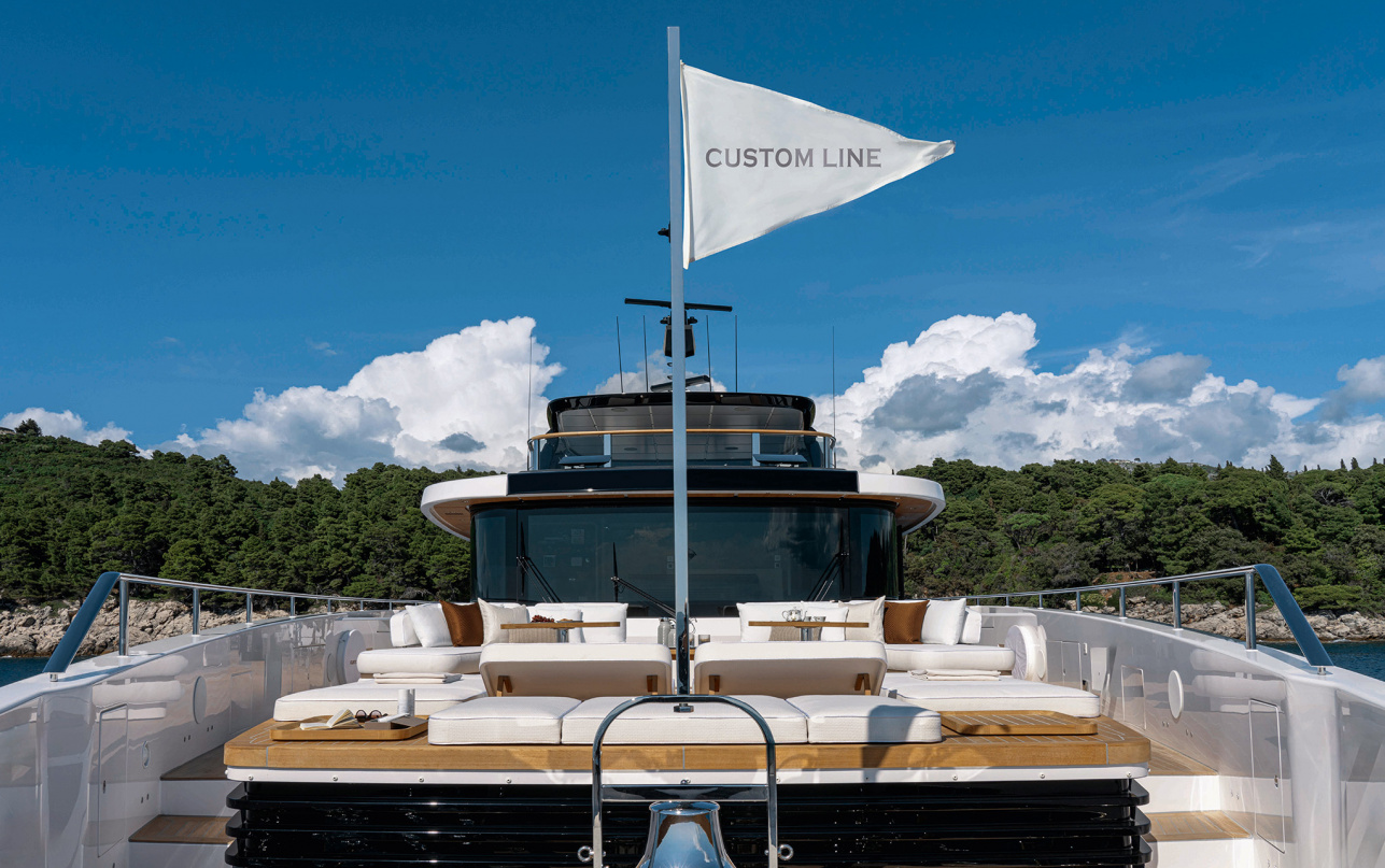 Яхта Custom Line Navetta 38 фото 2.28