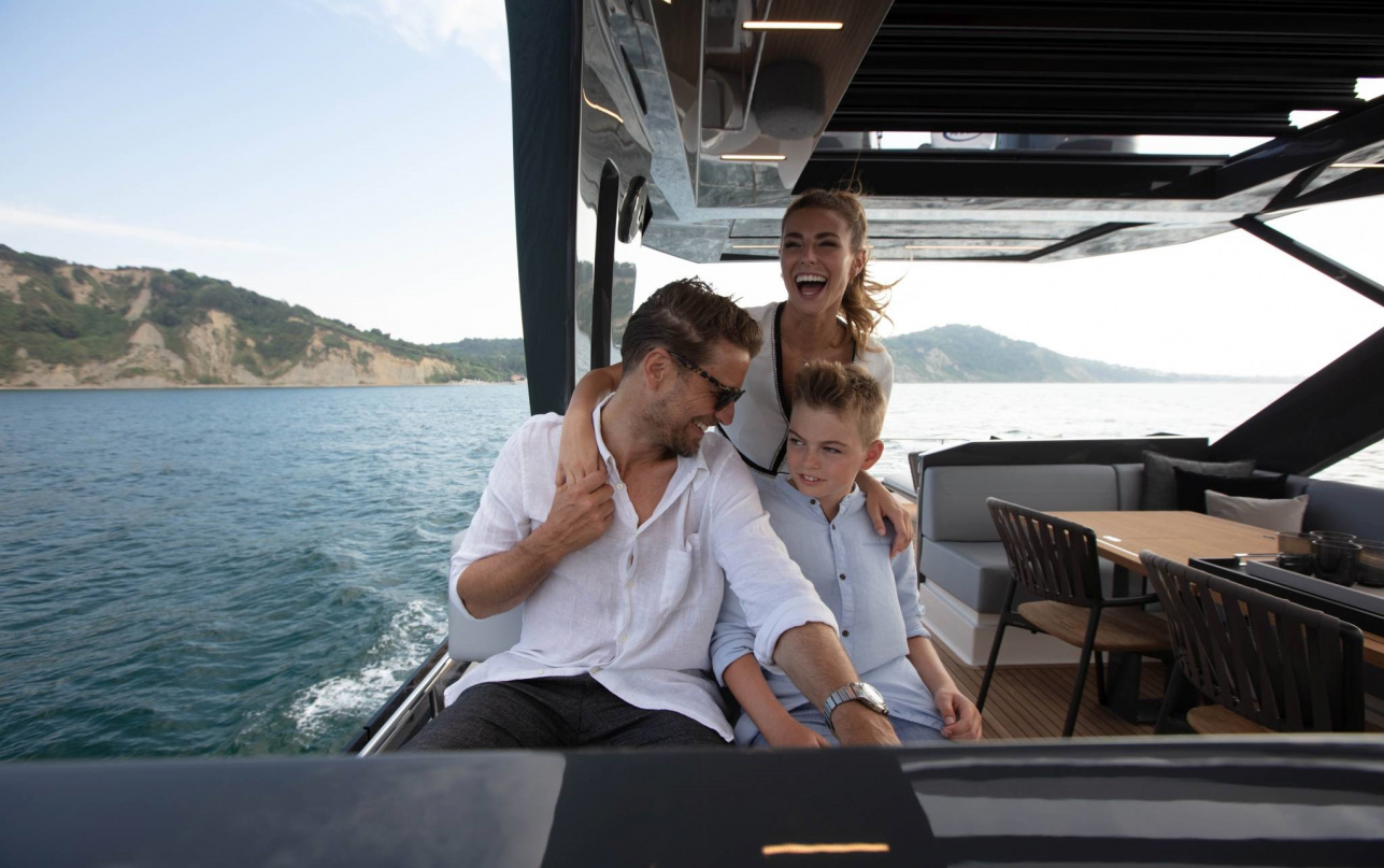 Яхта Ferretti Yachts 720 фото 1.13