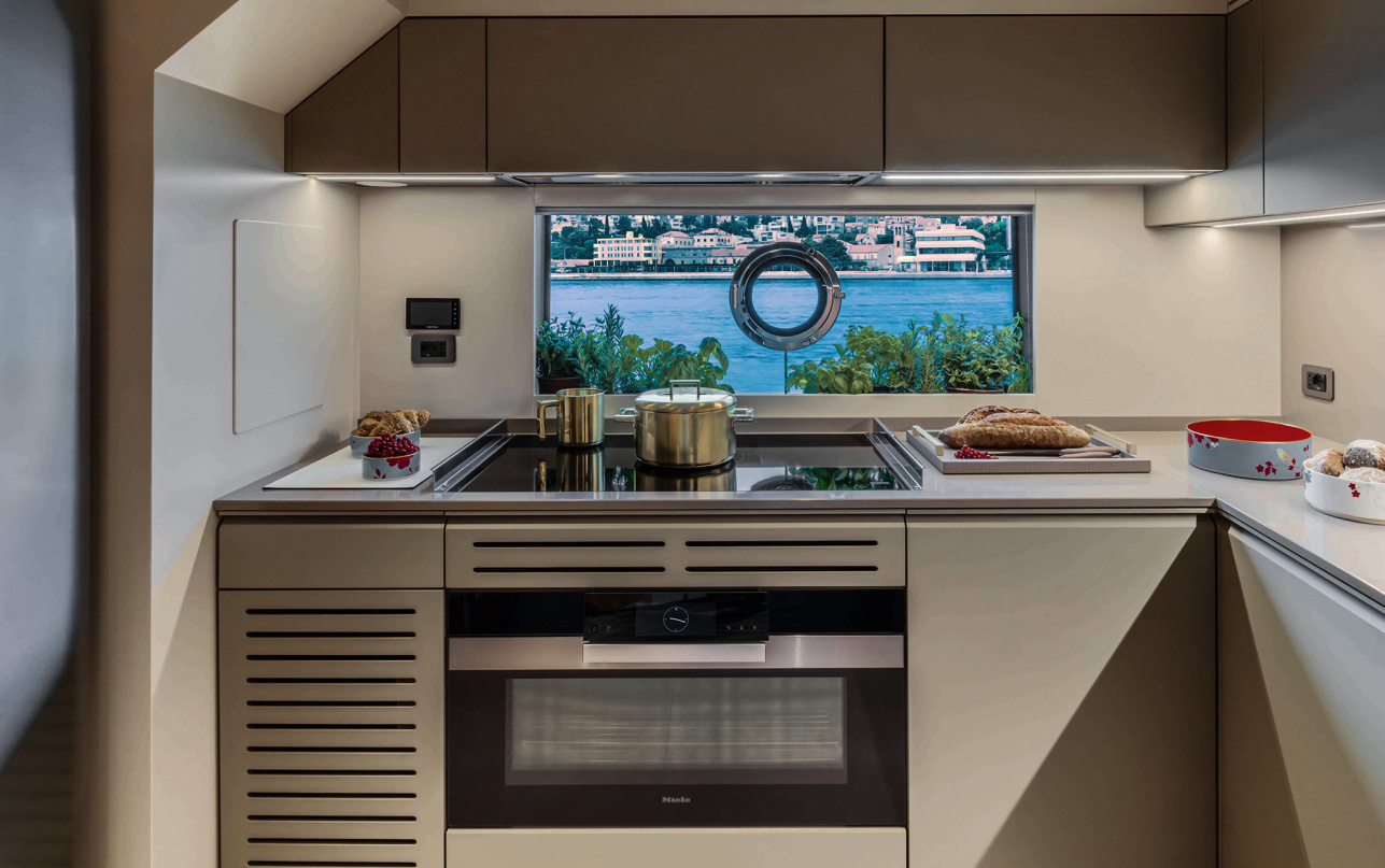 Яхта Custom Line Navetta 38 фото 2.41