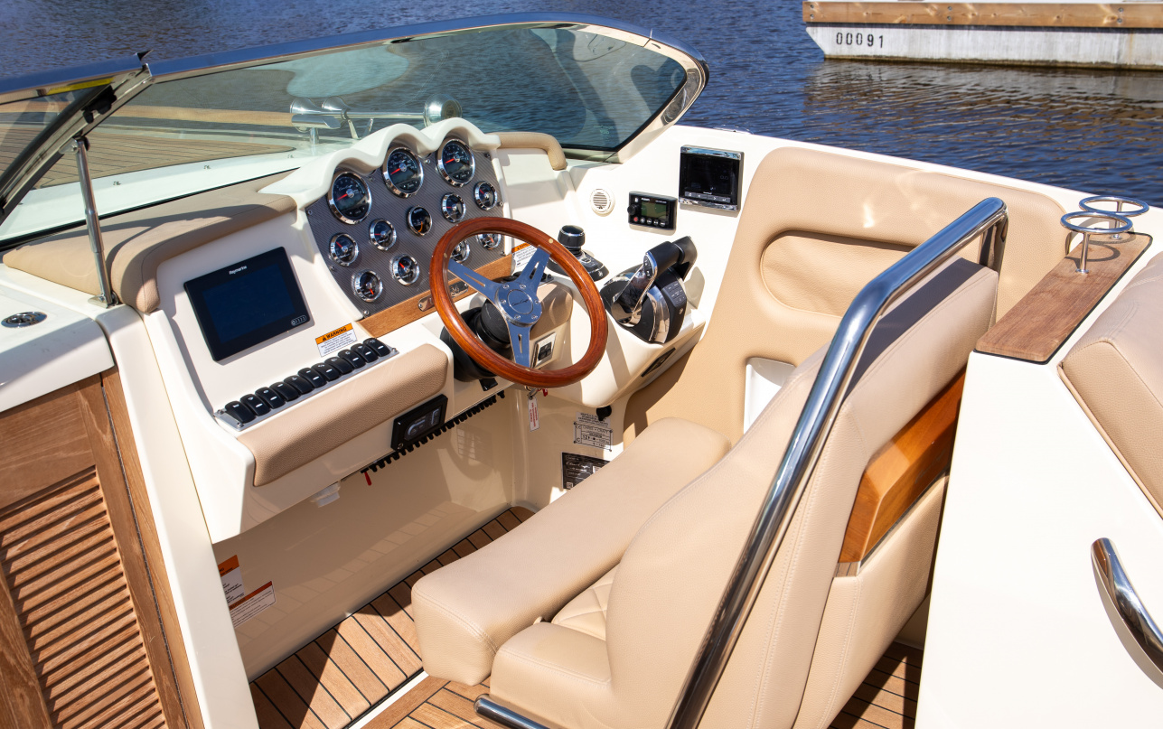Катер Chris-Craft Corsair 34 фото 1.38