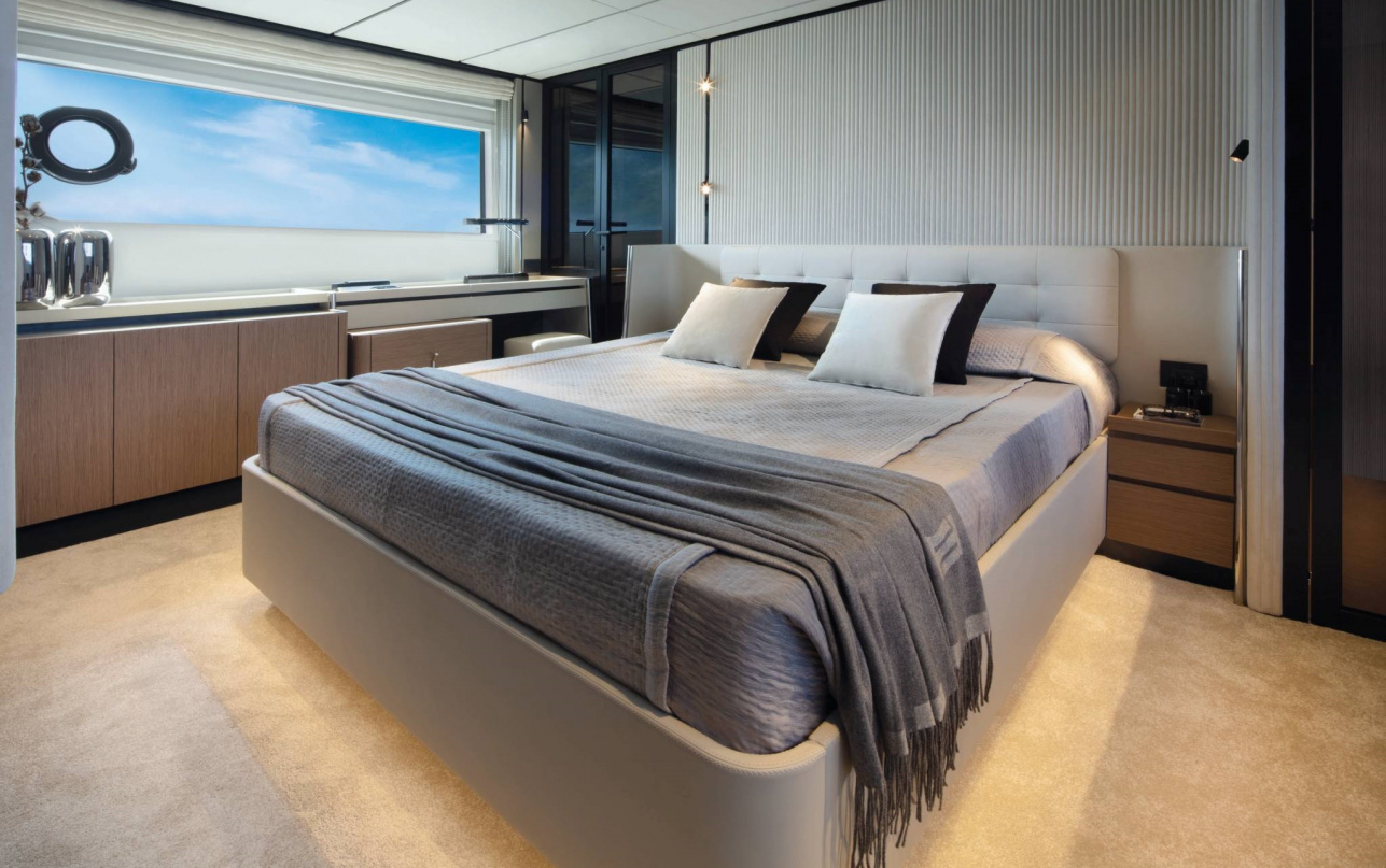 Яхта Ferretti Yachts 720 фото 2.8