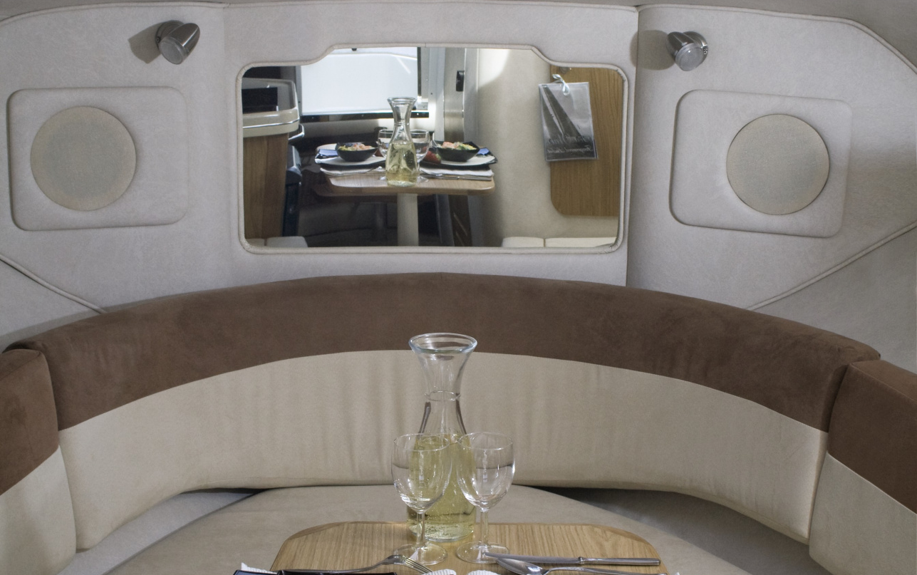 Катер Sea Ray Sundancer 255 фото 1.5