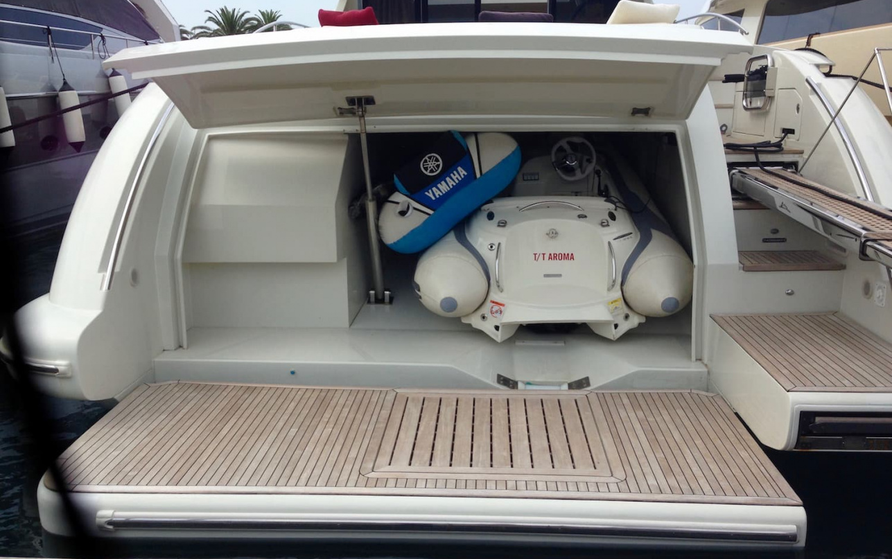 Яхта Azimut 68S
