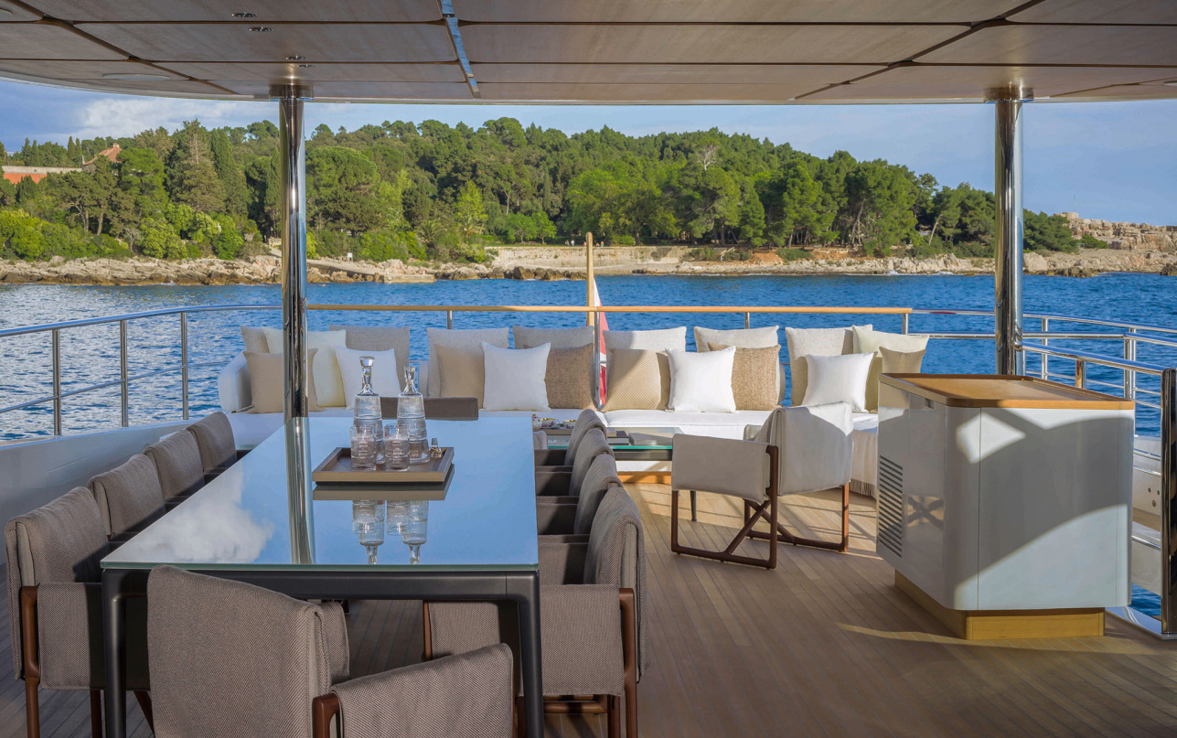 Яхта Custom Line Navetta 38 фото 2.18