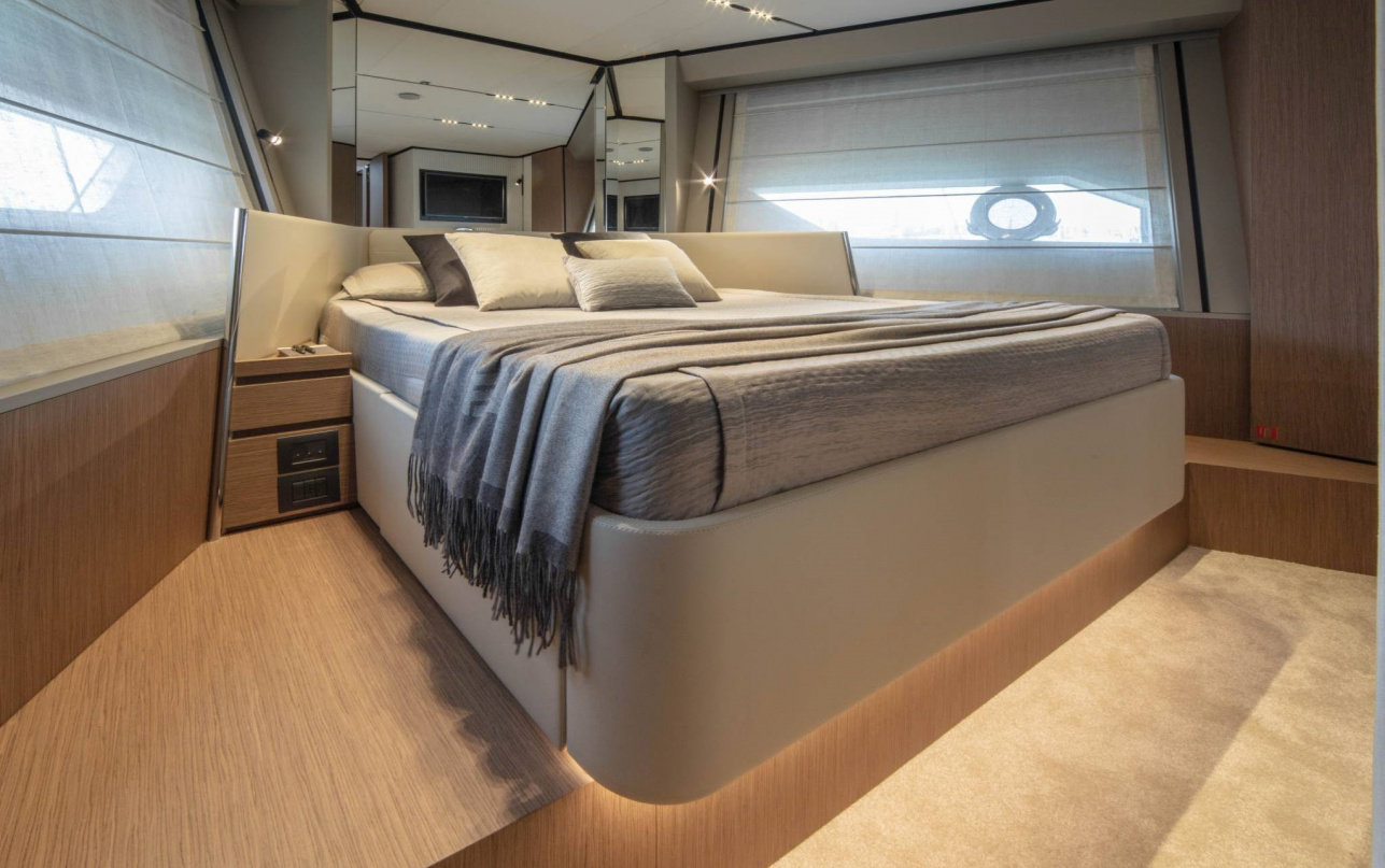 Яхта Ferretti Yachts 720 фото 2.17